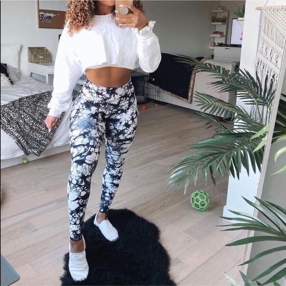 lululemon athletica Pants - Lululemon shibori legging